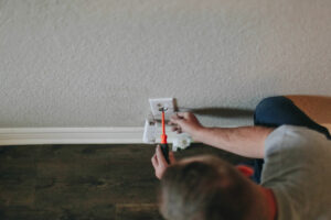 Right Touch electrician troubleshooting electrical wall outlet 