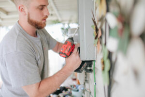Right Touch electrician fixing loose circuit breaker