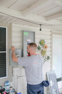 Lightning strikes/ main panel & el